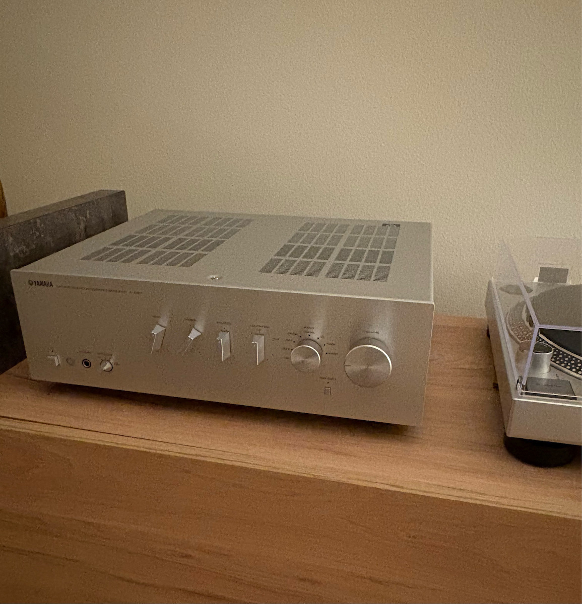 Yamaha A-S301 Интегриран Hi-Fi усилвател Stereo 95W/4Ω 60W/8Ω S000.30902 Черен