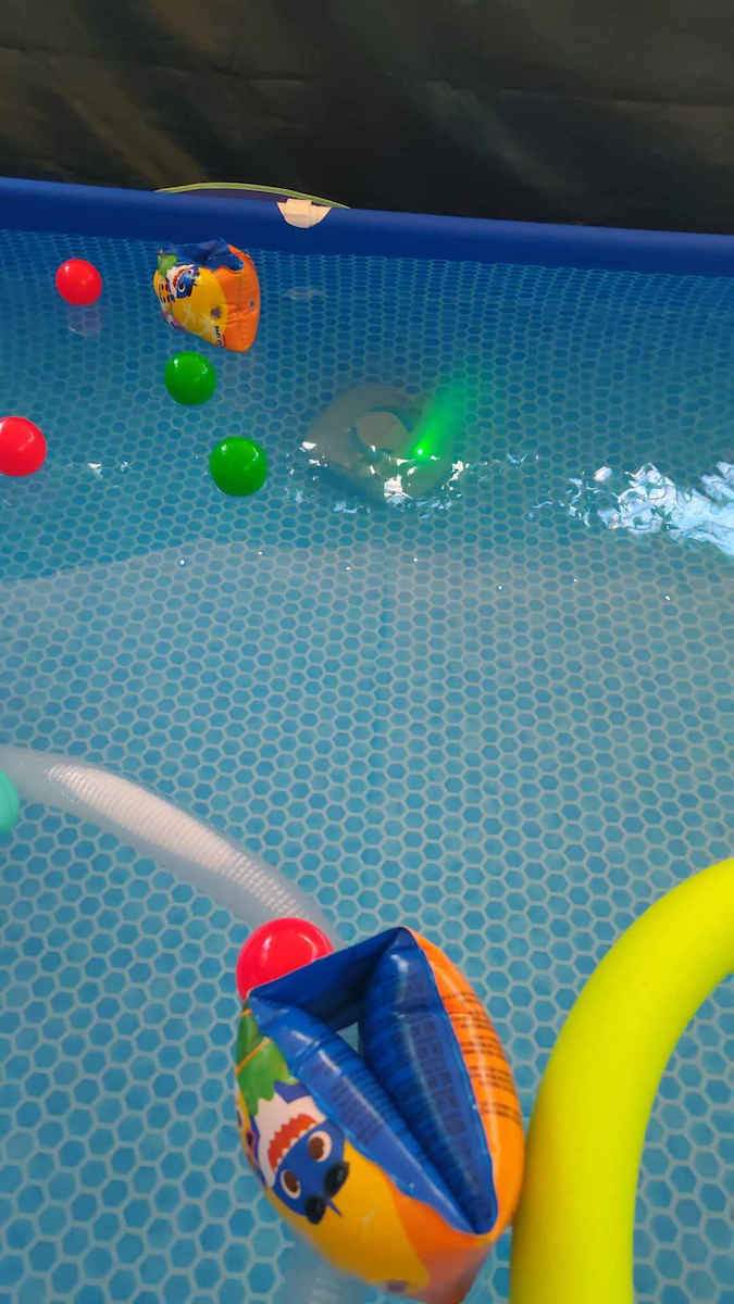 Bestway Aquatronix Wireless Robotic Pool Cleaner Bottom for Pools up to 4.88x4.88m with 1.5lt Filter