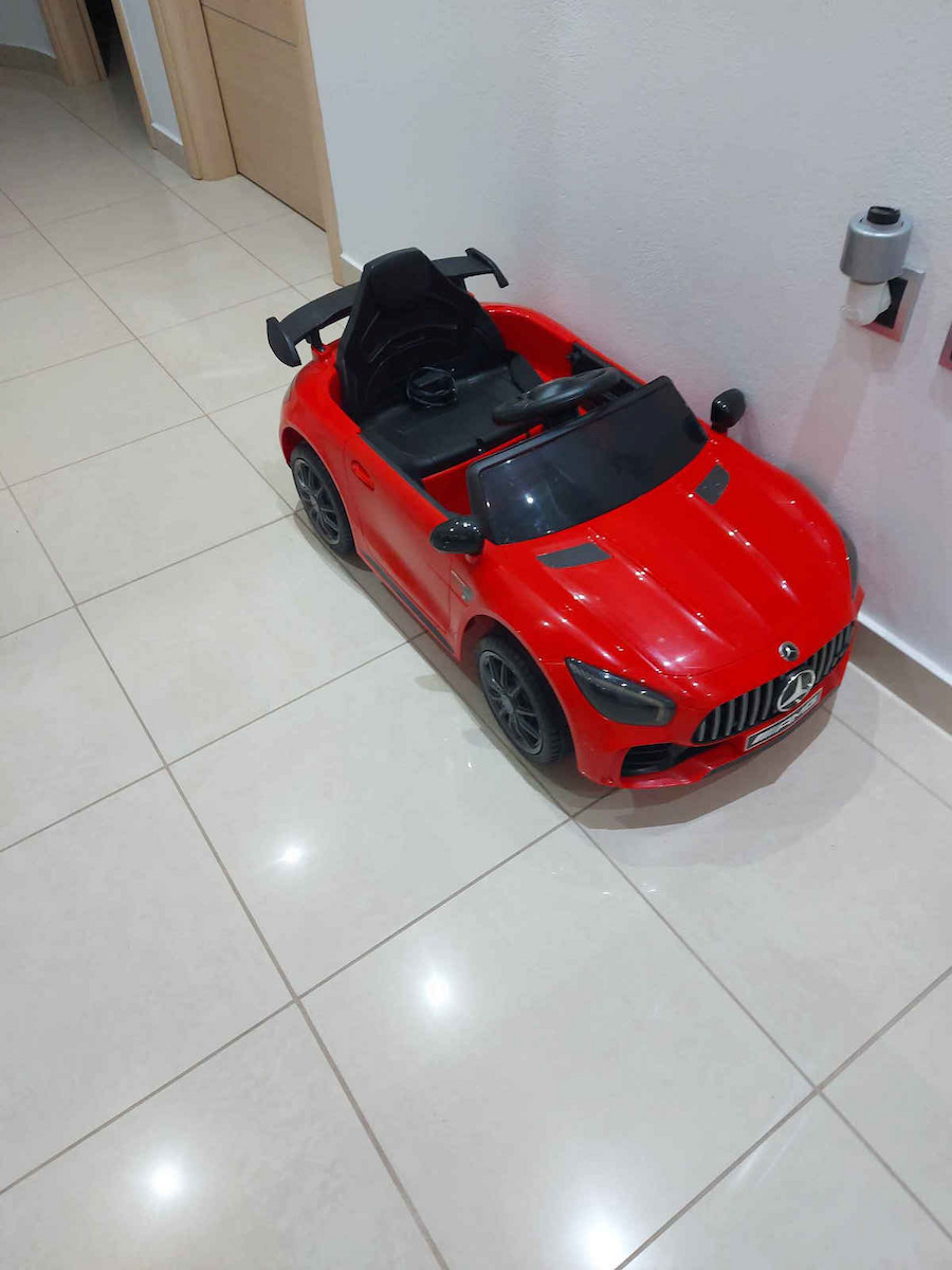 Kinder Auto Einsitzer mit Fernbedienung Lizensiert Mercedes Benz AMG 12 Volt Rot