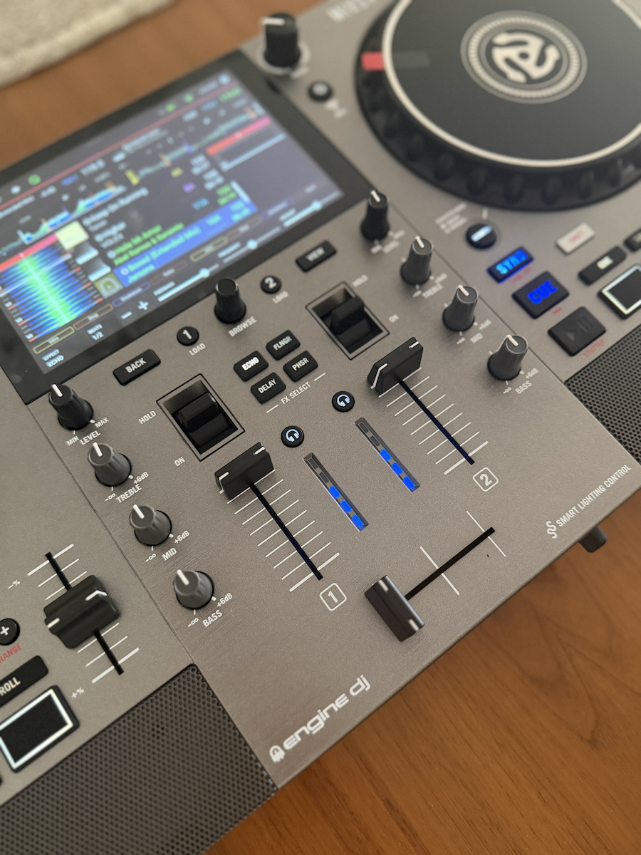 Numark Mixstream Pro Go DJ Controller 2 Канали с Екран