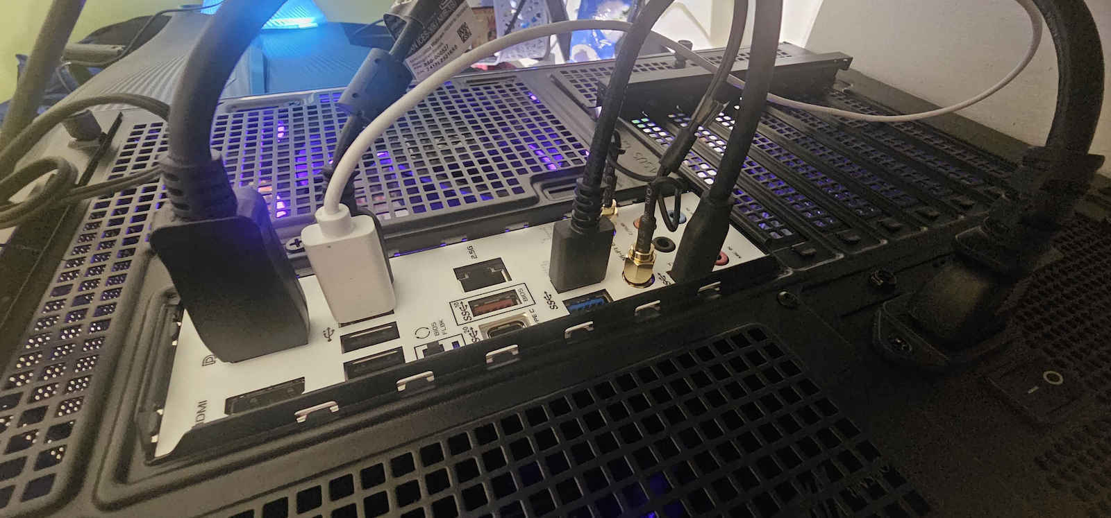 Asus A32 Plus Gaming Midi Tower Κουτί Υπολογιστή με Πλαϊνό Παράθυρο και ARGB Φωτισμό Μαύρο