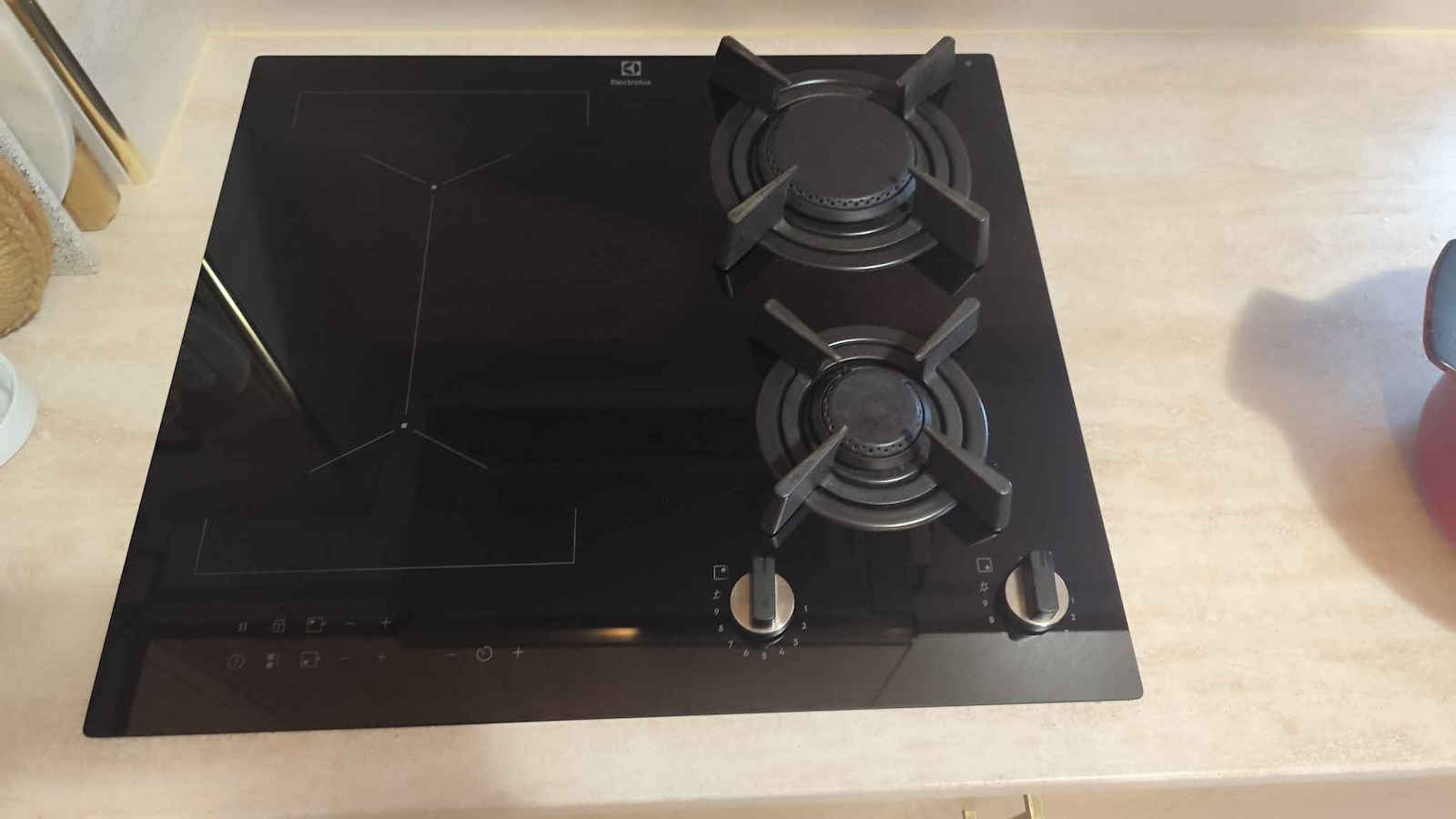 Electrolux Εστία Υγραερίου & Ρεύματος Αυτόνομη με Λειτουργία Κλειδώματος 59x52εκ.