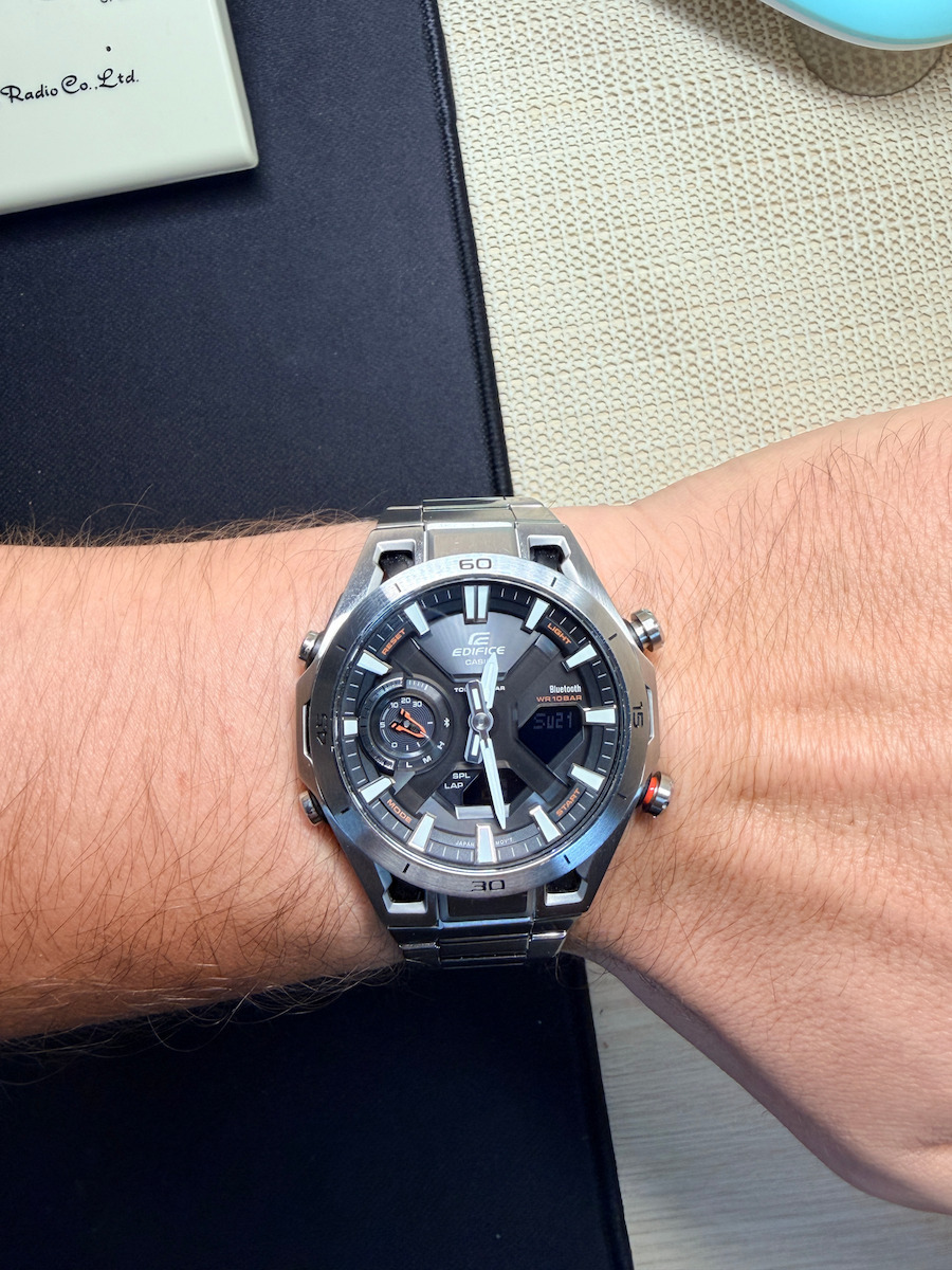 Casio Sospensione Дигитален Мъжки Часовник Слънчев Със Сребрист Неръждаем Стоманен Гривна