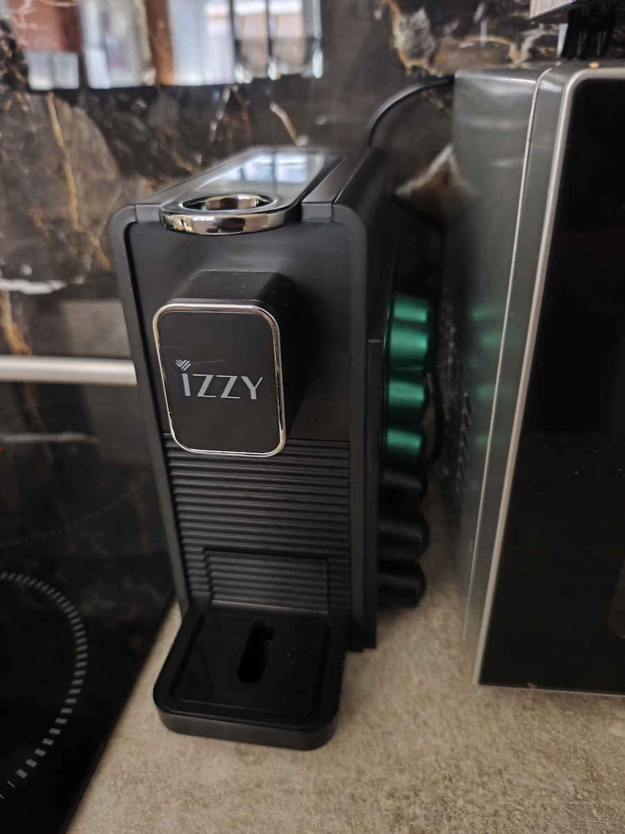 Izzy IZ-3060 Καφετιέρα για Κάψουλες Nespresso Πίεσης 20bar Καφέ