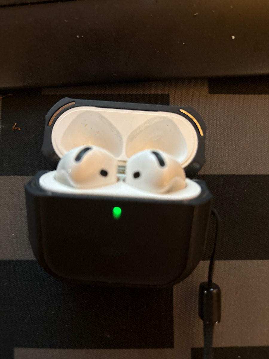 ESR Orbit Halolock Magsafe Hülle Silikon in Blau Farbe für Apple AirPods 4