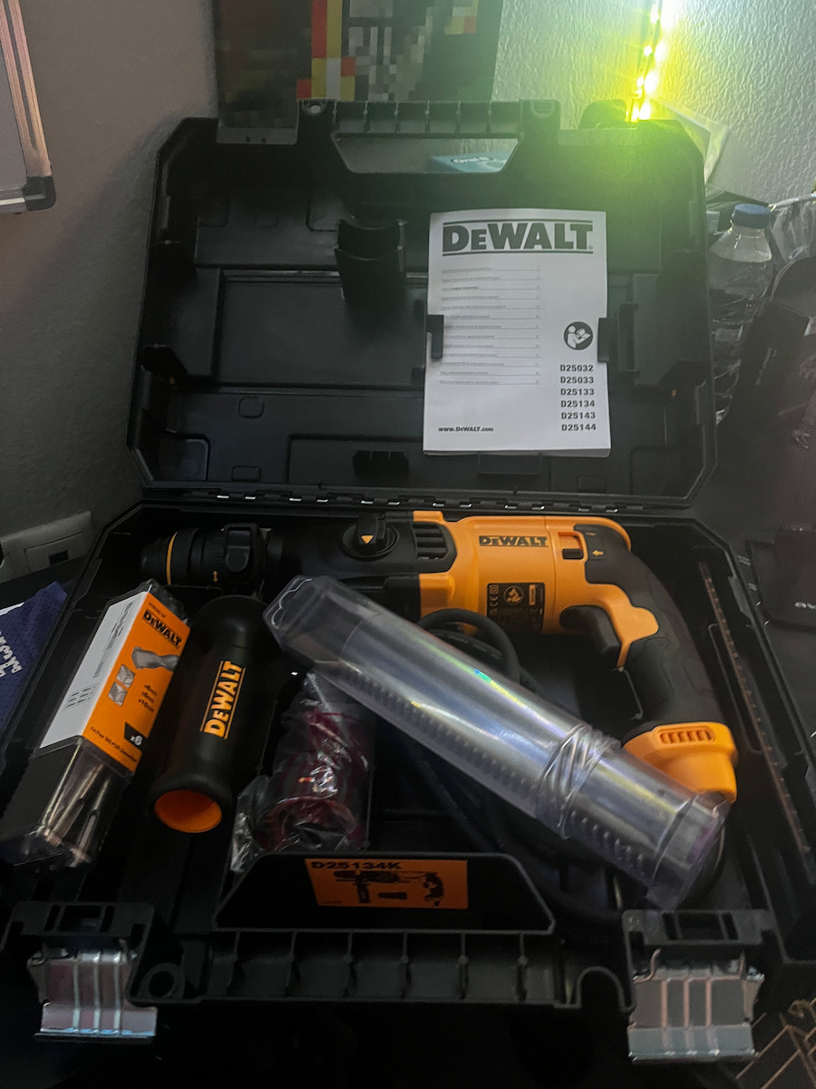 DEWALT D25134K Impact Demolition Hammer Electric 800W with Chuck SDS Plus / Quick D25134K