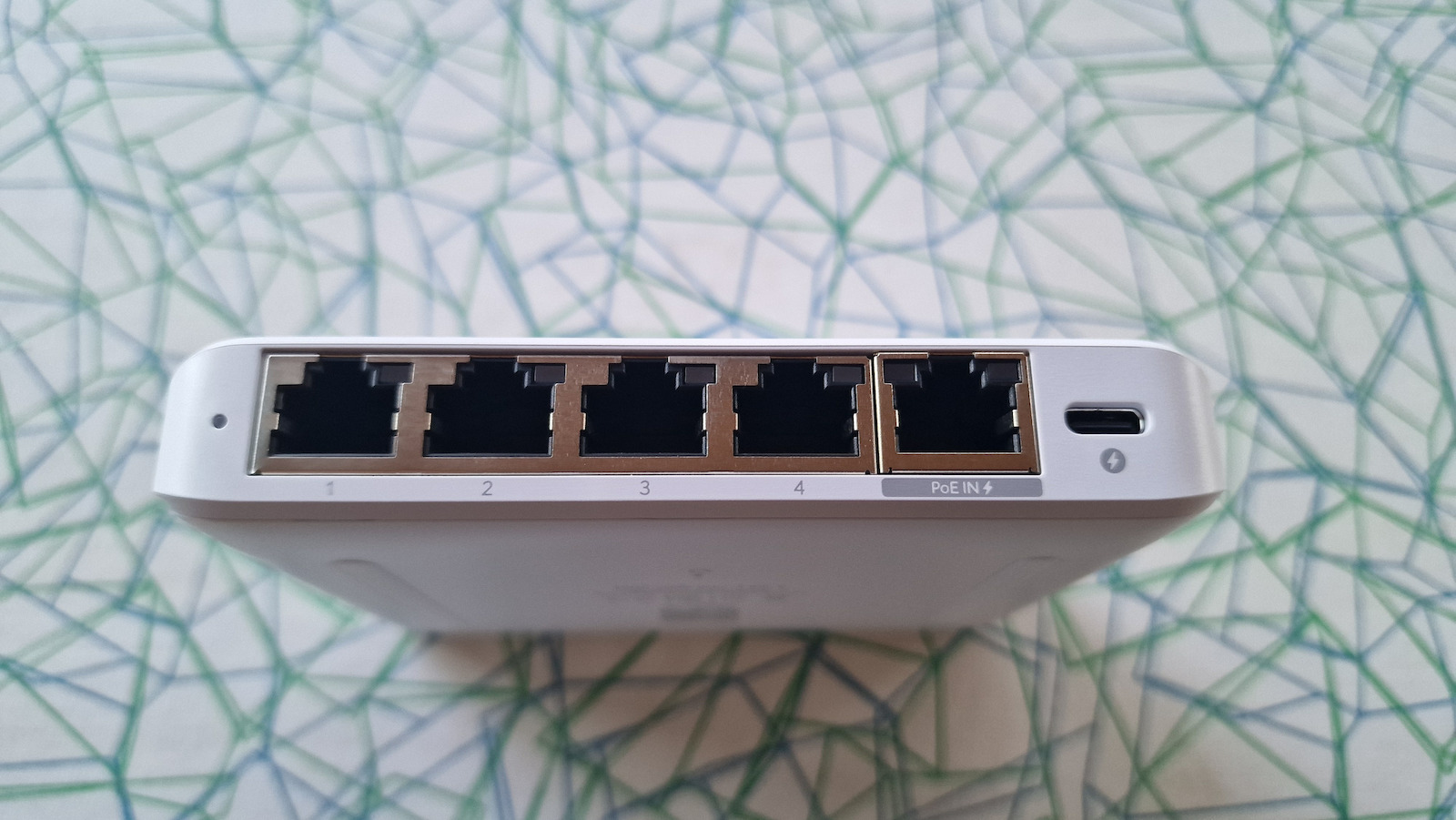 Ubiquiti Flex Mini 2.5G Управление на L2 PoE+ Switch с 4 Портове Ethernet