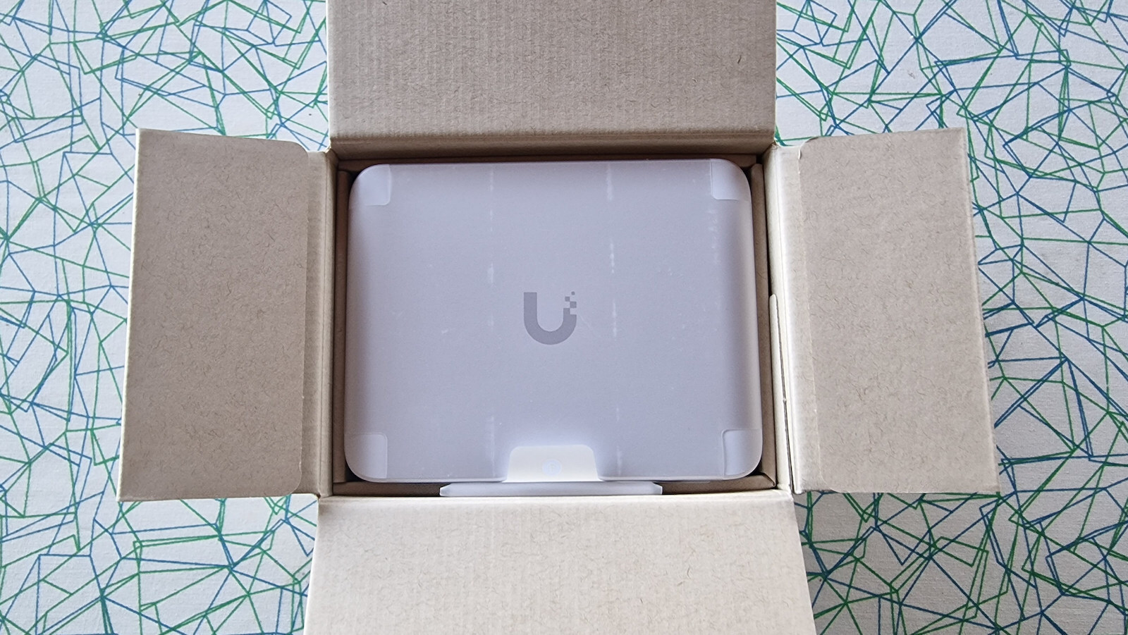 Ubiquiti Flex Mini 2.5G Управление на L2 PoE+ Switch с 4 Портове Ethernet