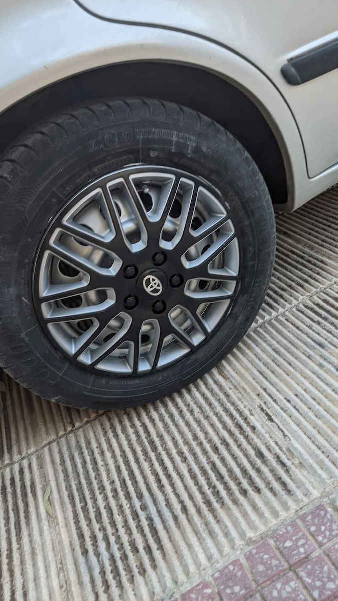 Тасии Трохове Автомобилни Versaco Dakar Черно Сребристо Болтове Черни 14" Знак 3d Метален Toyota 4 Броя