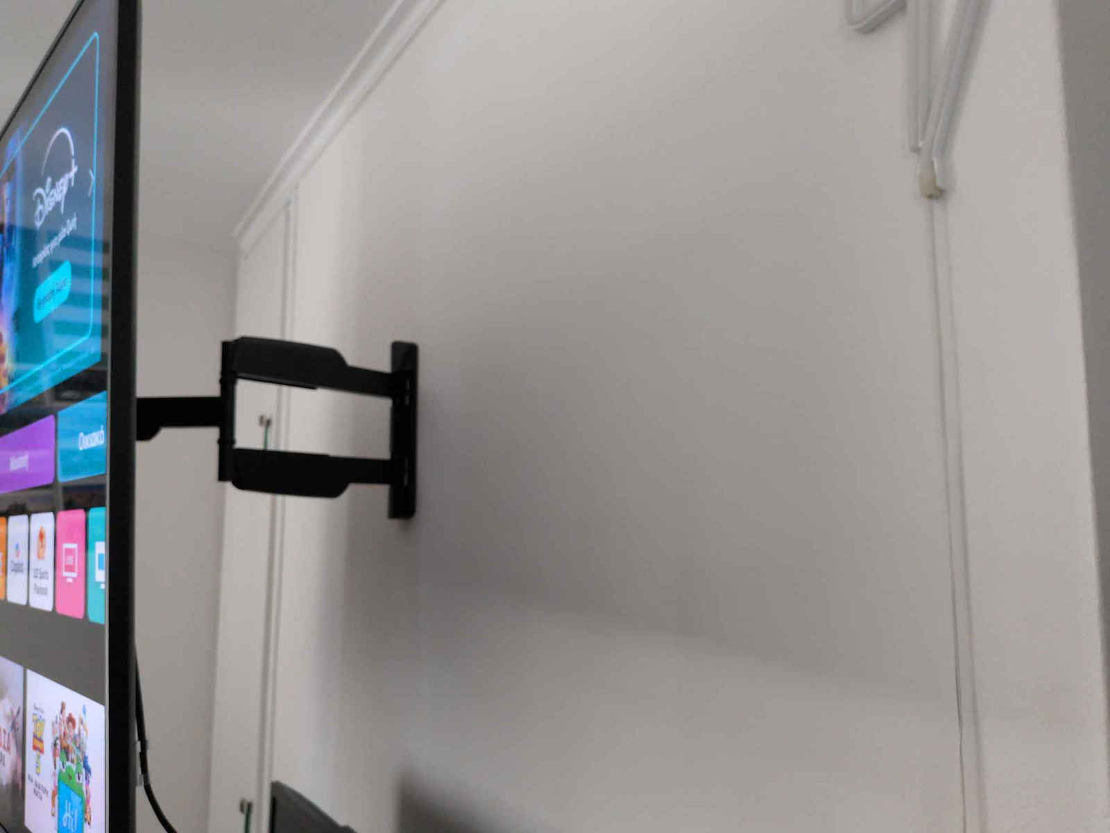 Reflecta Flexo 55-4040T 23117 Wandhalterung für Fernseher mit Arm bis 55" und 35kg
