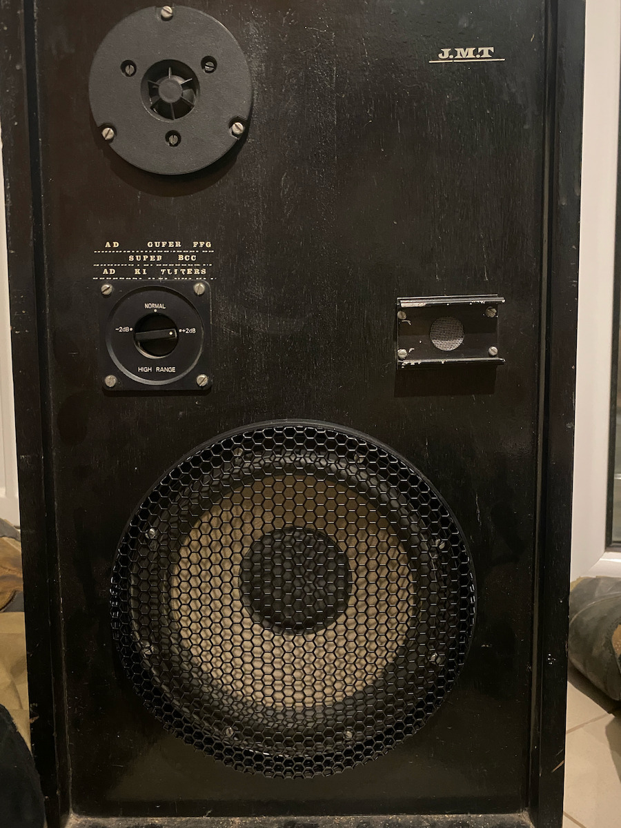 Auto-Connect Speaker Grill