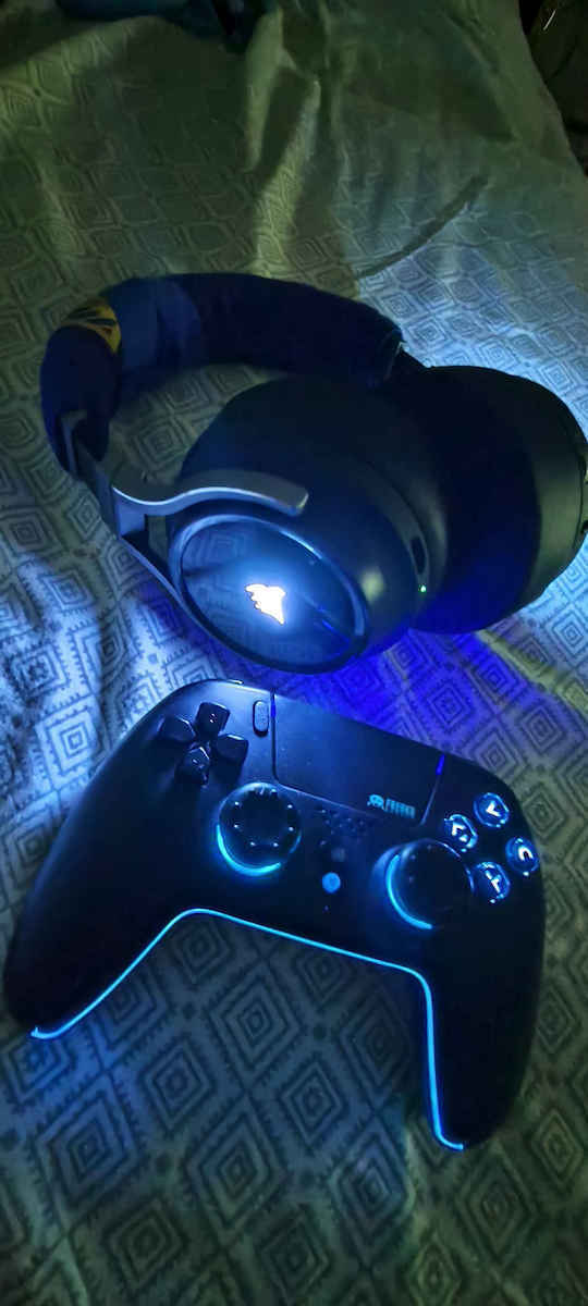 Freaks and Geeks Trade Invaders Wireless Gamepad pentru PC / PS5 Negru