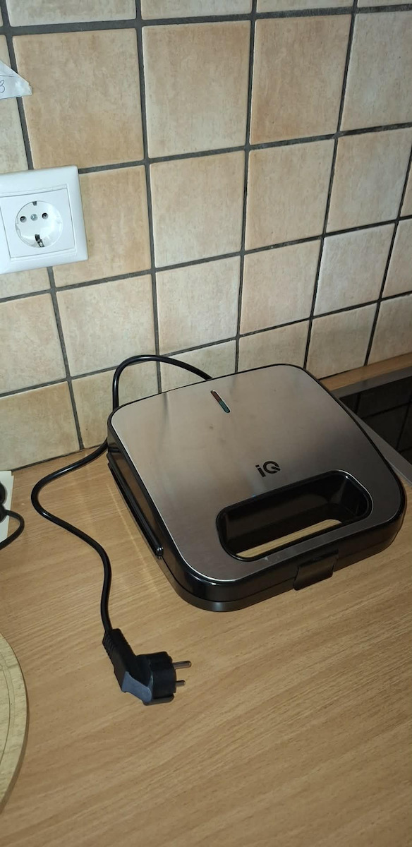 IQ Sandwich Maker with Removable Plates for 2 Sandwiches 750W Inox