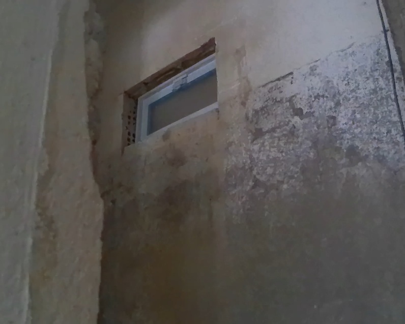Πλαστικό Παράθυρο με Διπλό Τζάμι και Σήτα 48x24cm
