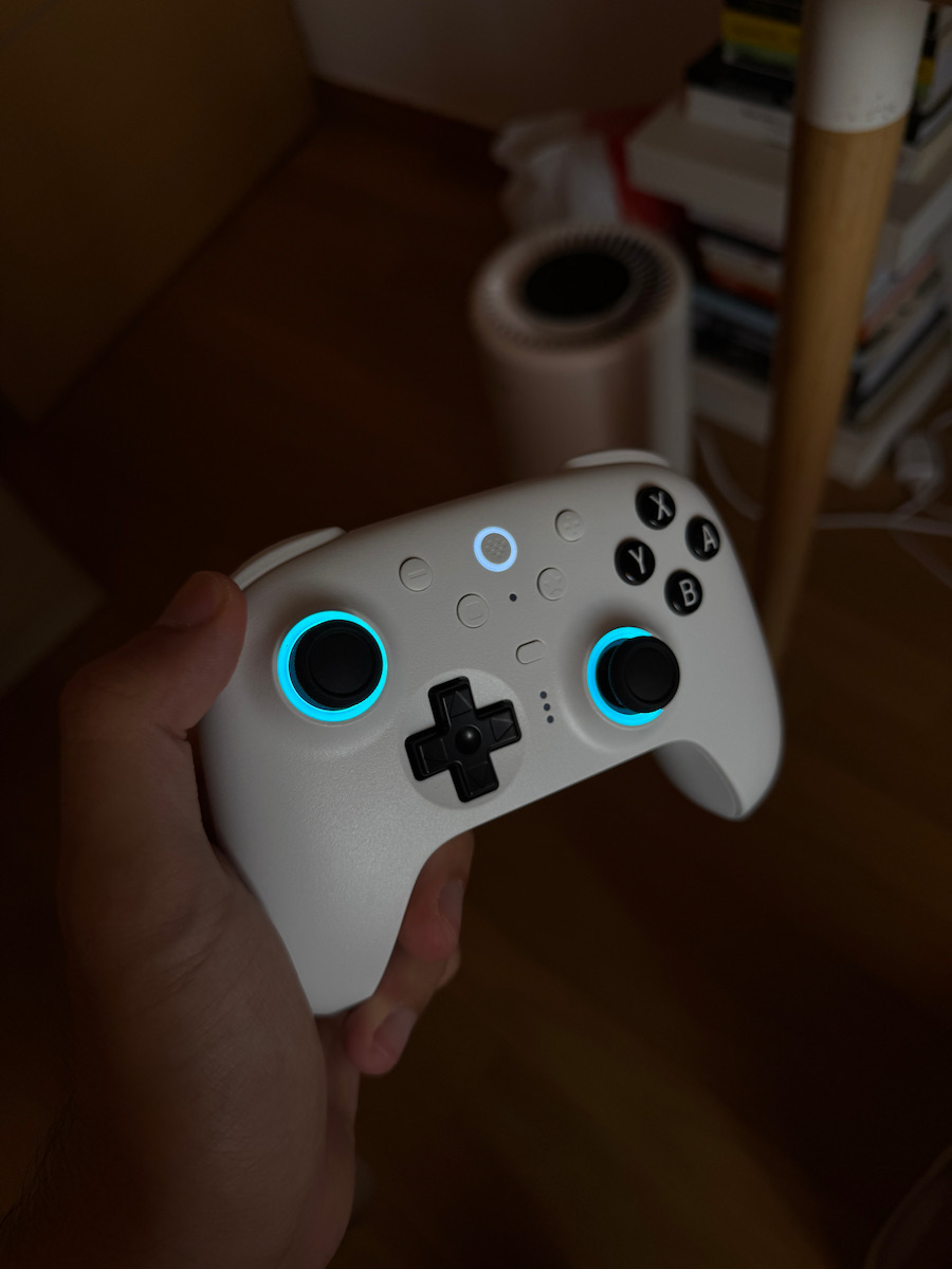 8Bitdo Ultimate 2 Wireless Gamepad with Hall Effect Sticks for PC Switch Switch 2 White
