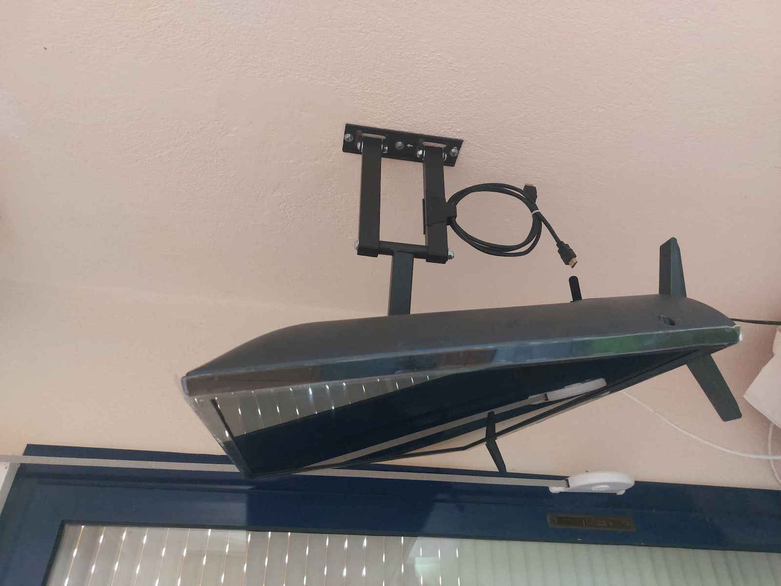 Focus Mount SMS23-22AT SMS23-22AT Wall TV Mount with Arm up to 42" and 25kg