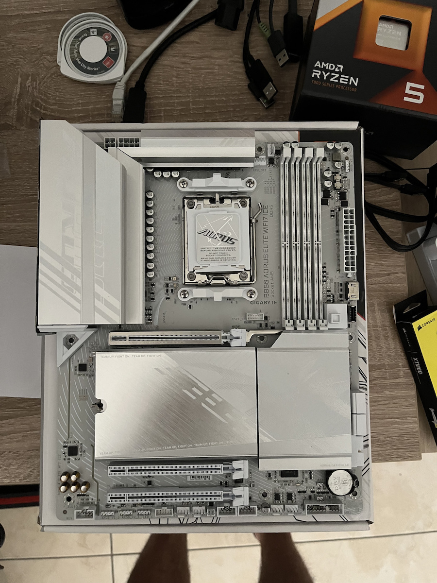 Gigabyte B850 AORUS ELITE WIFI7 ICE Motherboard ATX with AMD AM5 Socket