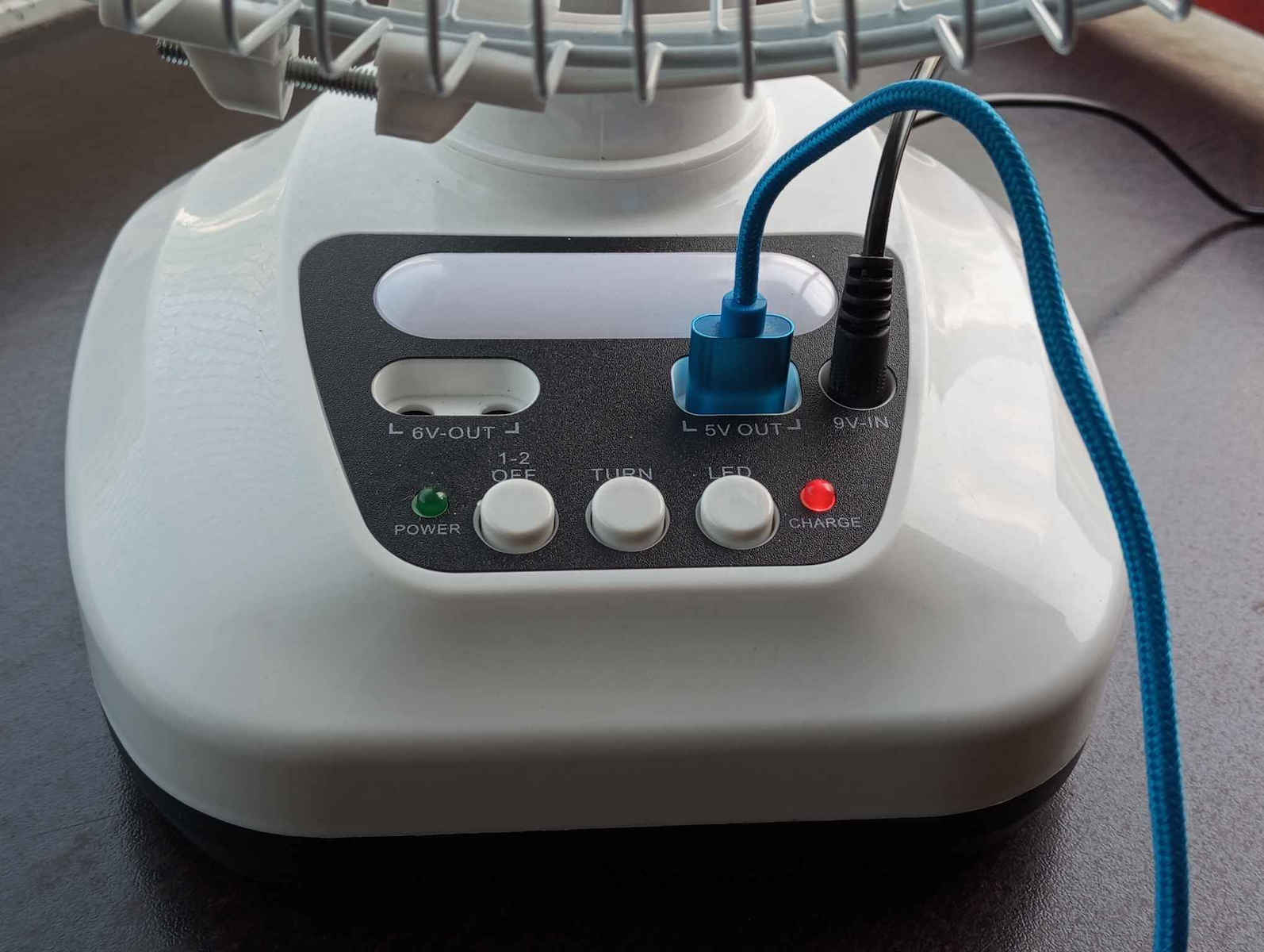 Ventilator USB 30,5 X 48cm 2 Lămpi LED Port De Încărcare USB Panou Solar Alb EP-2312