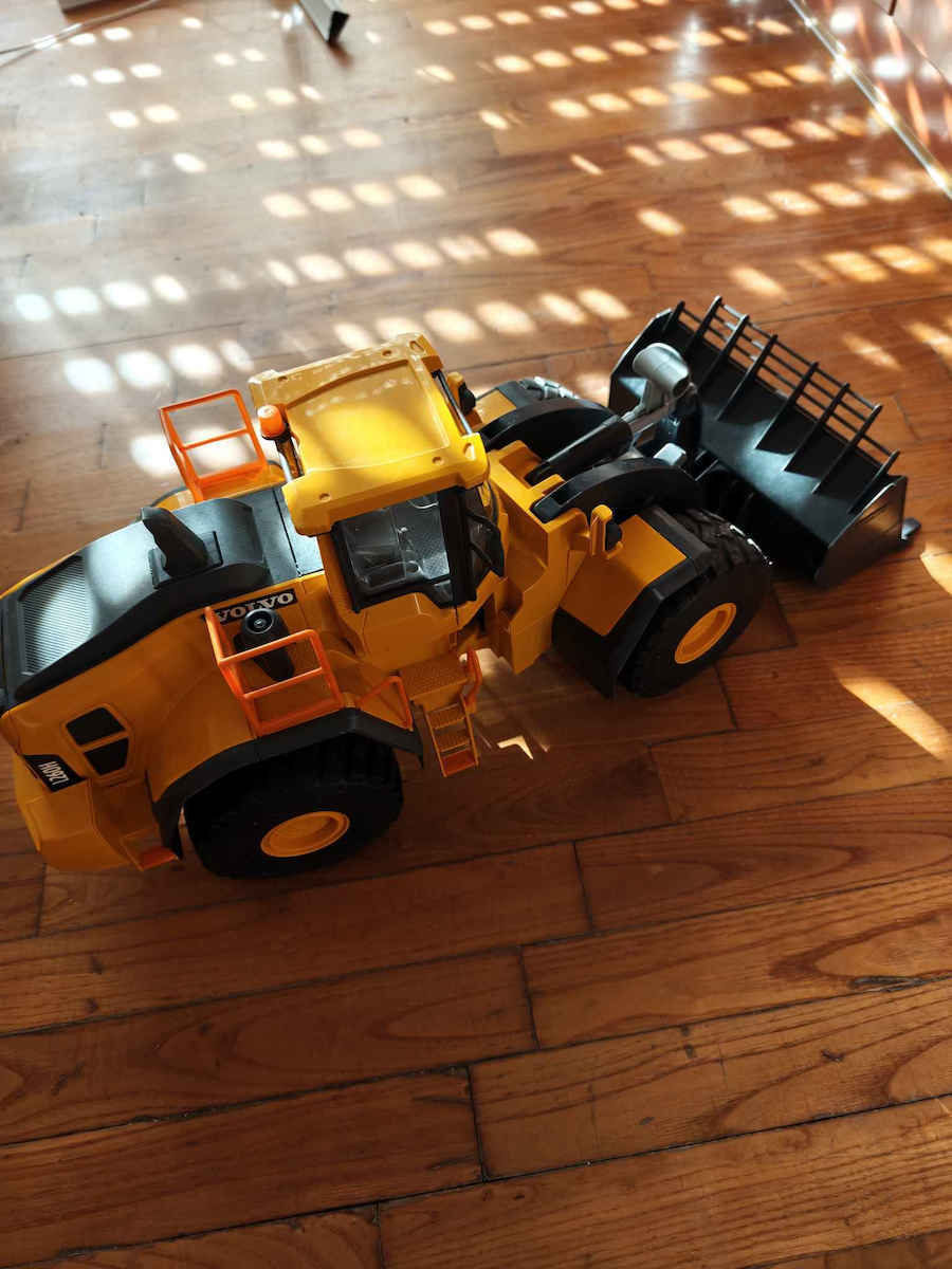 Bruder Volvo Loader Scale 1:16 Pickup Truck For 3+ Years