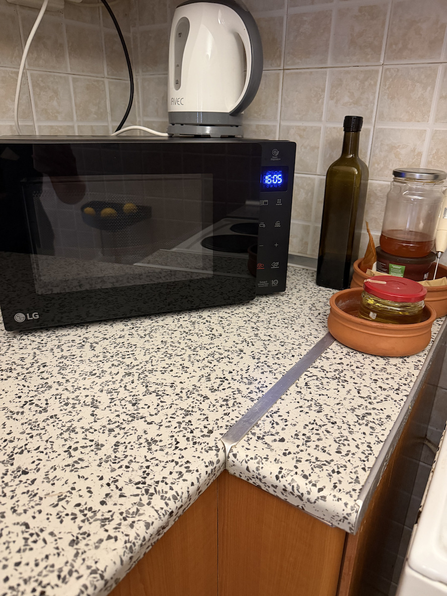 LG Microwave Oven with Grill 25lt Black