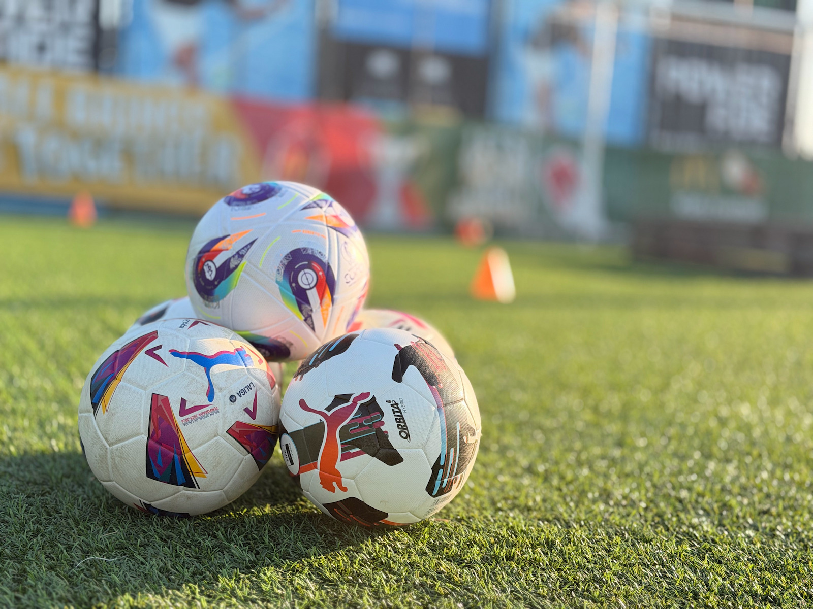 PUMA Orbita 4 Hyb Fifa Minge de fotbal Bej