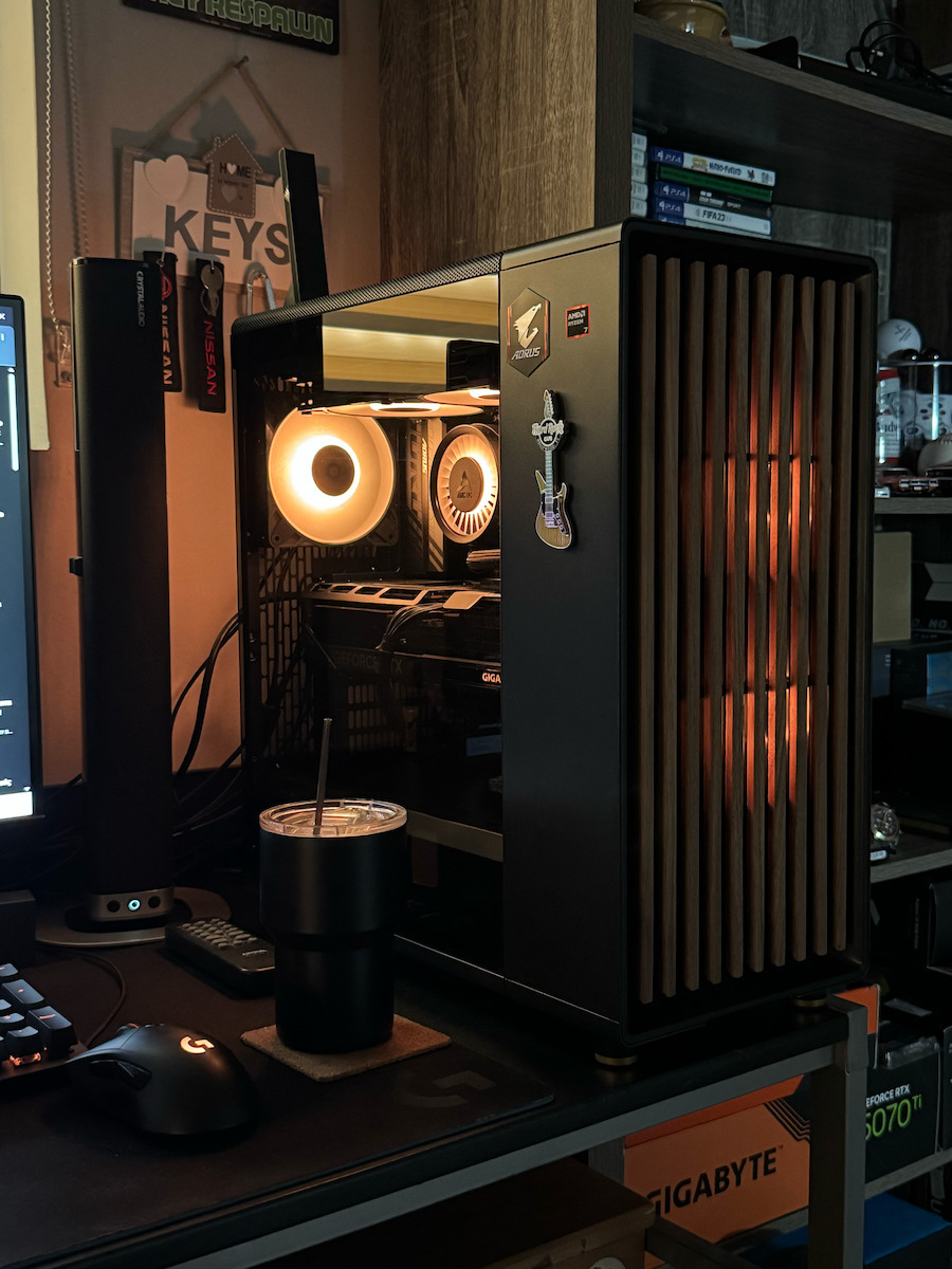 Fractal Design North Gaming Midi Tower Computer Case with Side Window Chalk White TGC