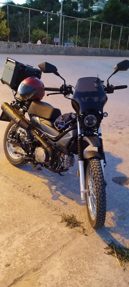 Puig Затъмнен визьор Мотоциклет за Honda Маймуна / Хорнет за Keeway Скорост за Triumph Боневил / Скрамблер / Speed / Уличен близнак / Тръкстън 0869F