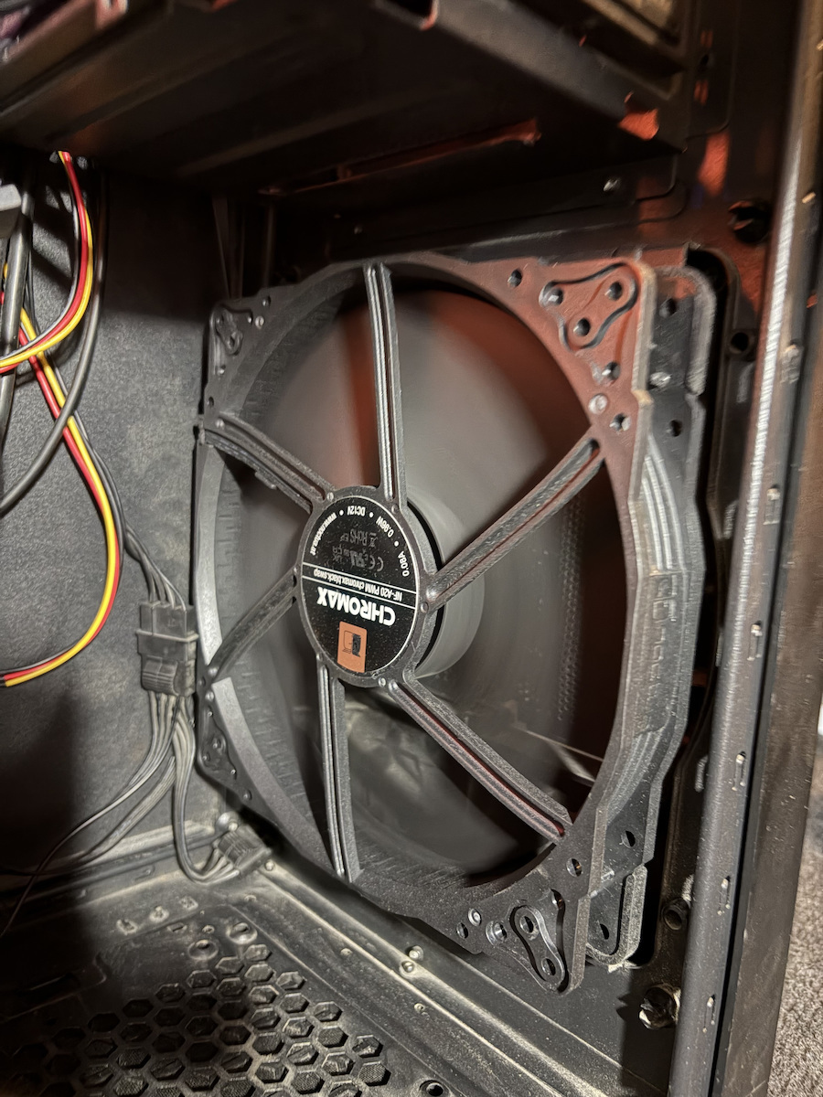 Noctua NF-A20 chromax.black.swap Вентилатор за кутия 200mm (800rpm / 86.46cfm) Без светодиодно осветление и свързване 4-изводна ШИМ