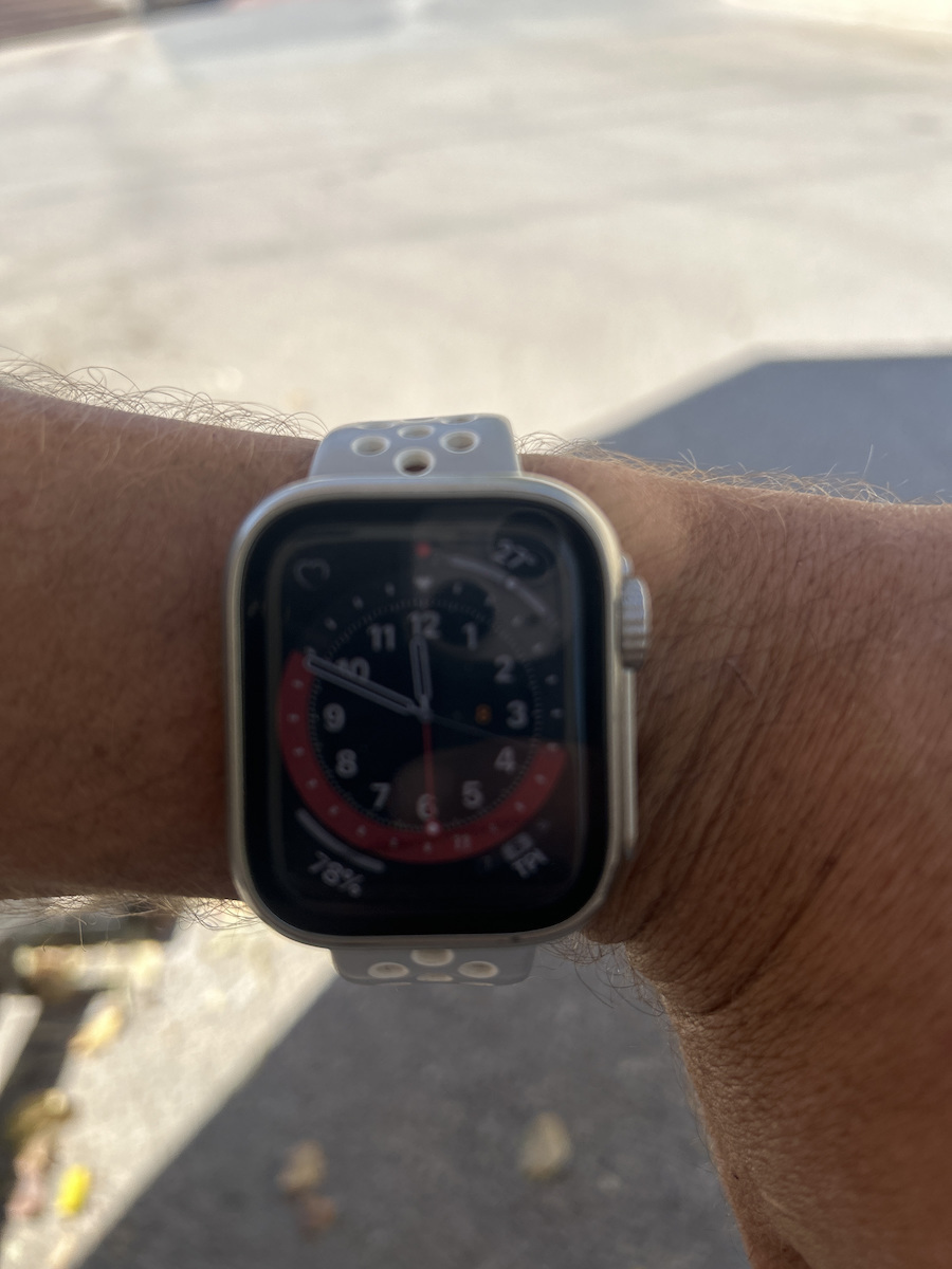 Skinarma Пластмасов Калъф със Стъкло Titanium за Apple Watch 44 мм