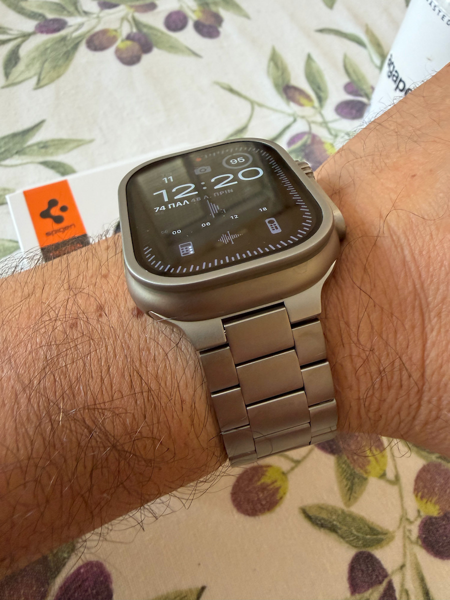 Spigen Modern Fit Каишка Неръждаема стомана Бежов (Apple Watch 49 мм, 46 мм, 45 мм, 44 мм - Spigen)