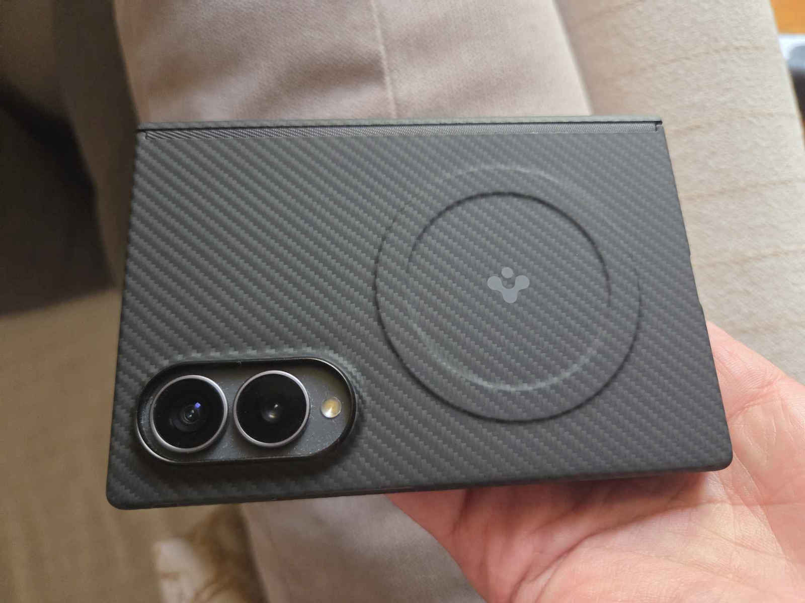 Spigen Airskin Rückseite Umschlag Aramidfaser Schwarz (Galaxy Z Fold8)
