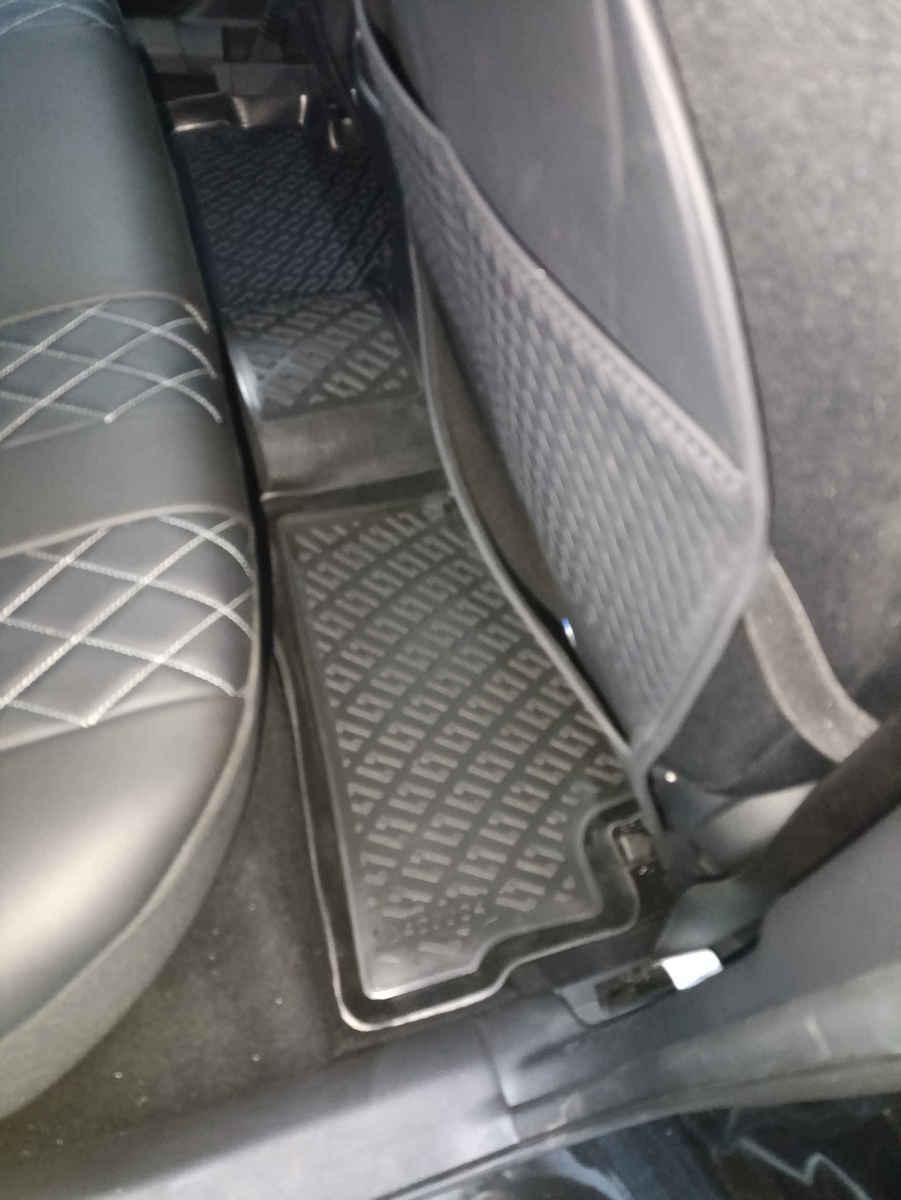 Set of Rubber Car Mats for Nissan Qashqai II J11 2013-2021