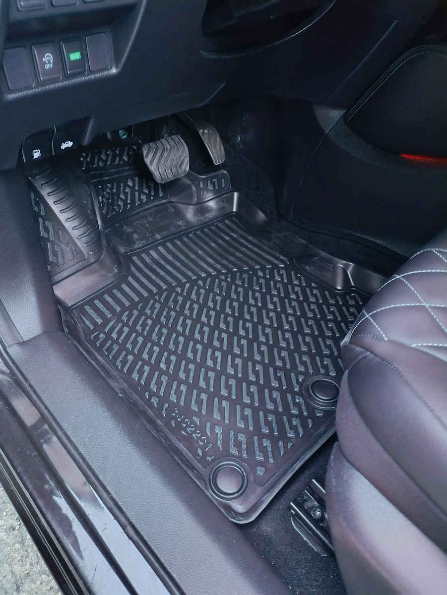 Set of Rubber Car Mats for Nissan Qashqai II J11 2013-2021
