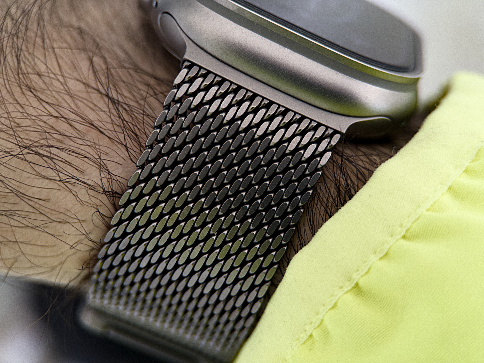 Apple Apple Watch Ultra 4 Titanium 49mm Wasserdicht Mit EKG (Natürlicher Titan Mit Desert Alpine Loop - Mittel)