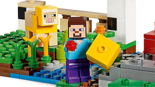 LEGO Minecraft The Wool Farm for 7+ Years 260 Pieces