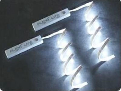 LED Leuchte für Schränke mit Batteriebetrieben, Lichtsensor und Klebebefestigung Flexi Lites 2Stück
