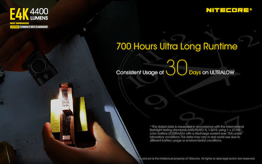 NiteCore Wiederaufladbar Taschenlampe LED IP68 mit maximaler Helligkeit 4400lm E4K Schwarz
