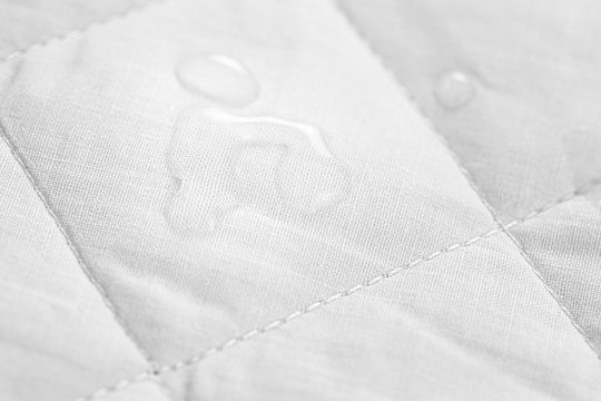 La Luna Protective Cover King Size Waterproof with Skirt Smoothy White 180x200+35cm