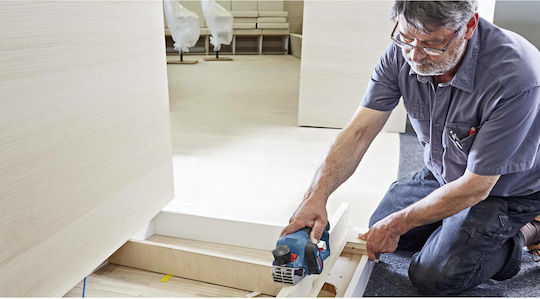 Bosch GHO 12V-20 Professional Rabota 12V 2x3Ah cu Sistem de Aspirație