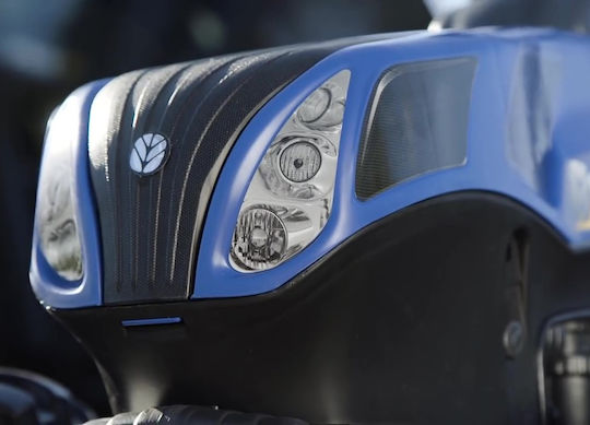 New Holland T8 Fuß zu Boden mit Kutsche & Pedal Blau