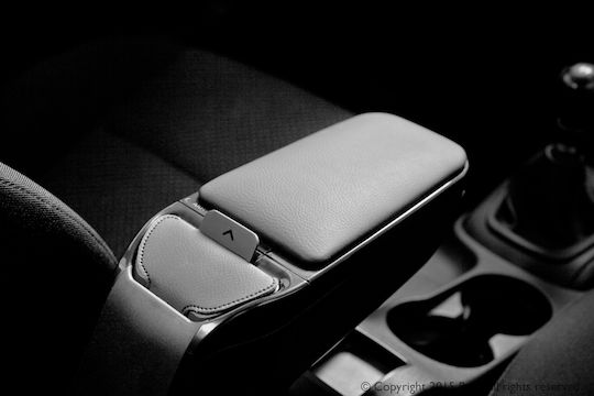 Rati Armster Car Armrest for Chevrolet Niva 2013+ Black