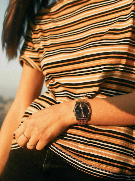 Nixon A1130
