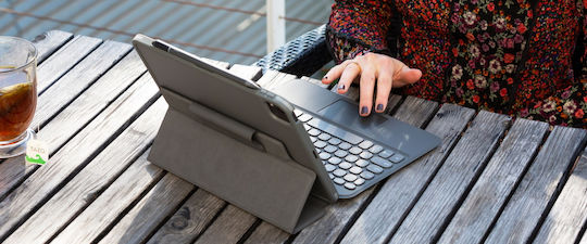 Zagg Pro Keys with Trackpad Flip Cover with Keyboard in English UK for iPad 2019/2020/2021 10.2''