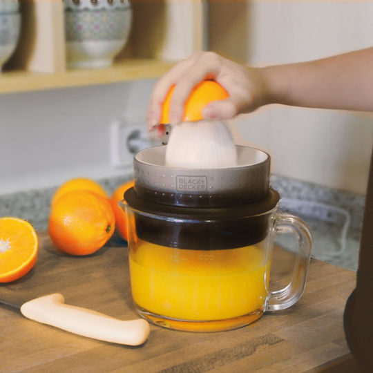 Black & Decker BXCJ30E Electric Juicer 30W with 1lt Capacity Black