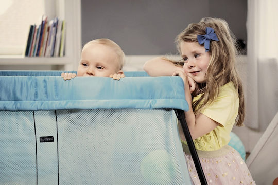 BabyBjorn Travel Crib Light Loc de joacă plasă de argint 112x64cm