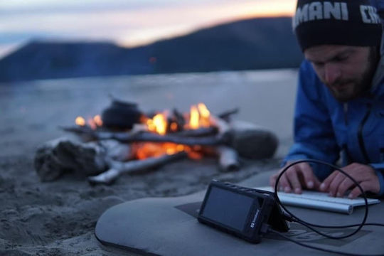Sandberg Outdoor Слънчева Power Bank 16000mAh с USB-A порт и USB-C порт Черен