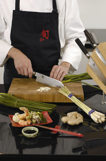 Kai Shun Messer Santoku aus Damaszener Stahl 18cm
