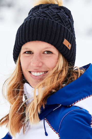 Ski Chic Pom Pom Beanie Beanie Knitted in Black color
