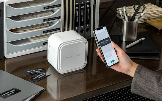 Brother P-touch Elektronisch Tragbarer Etikettendrucker in Weiß Farbe
