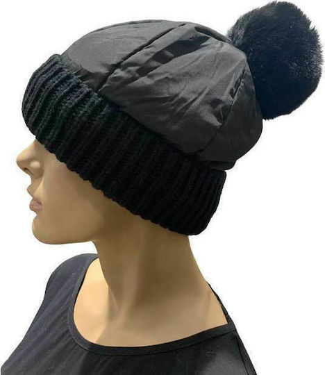 Pom Pom Beanie Beanie in Black color
